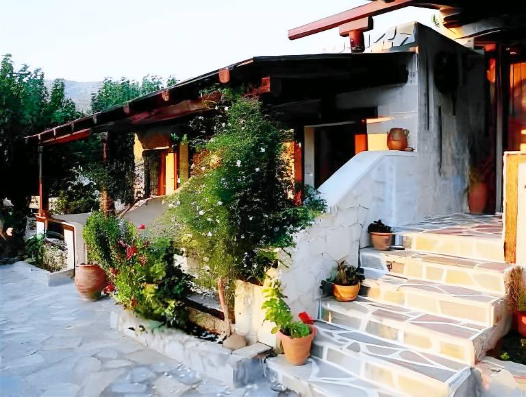 Yiannis Retreat in Sitia