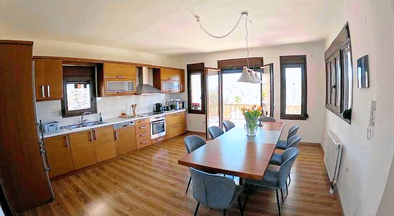 Villa with private pool, barbecue & yard — photo 4