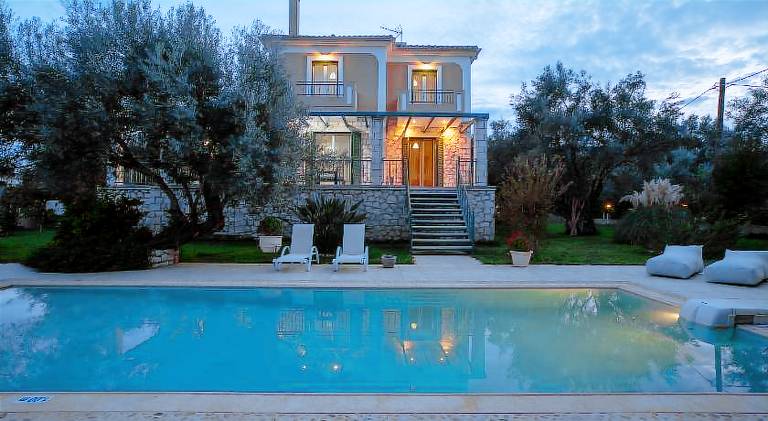 Villa with private pool, yard & barbecue in Lefkada