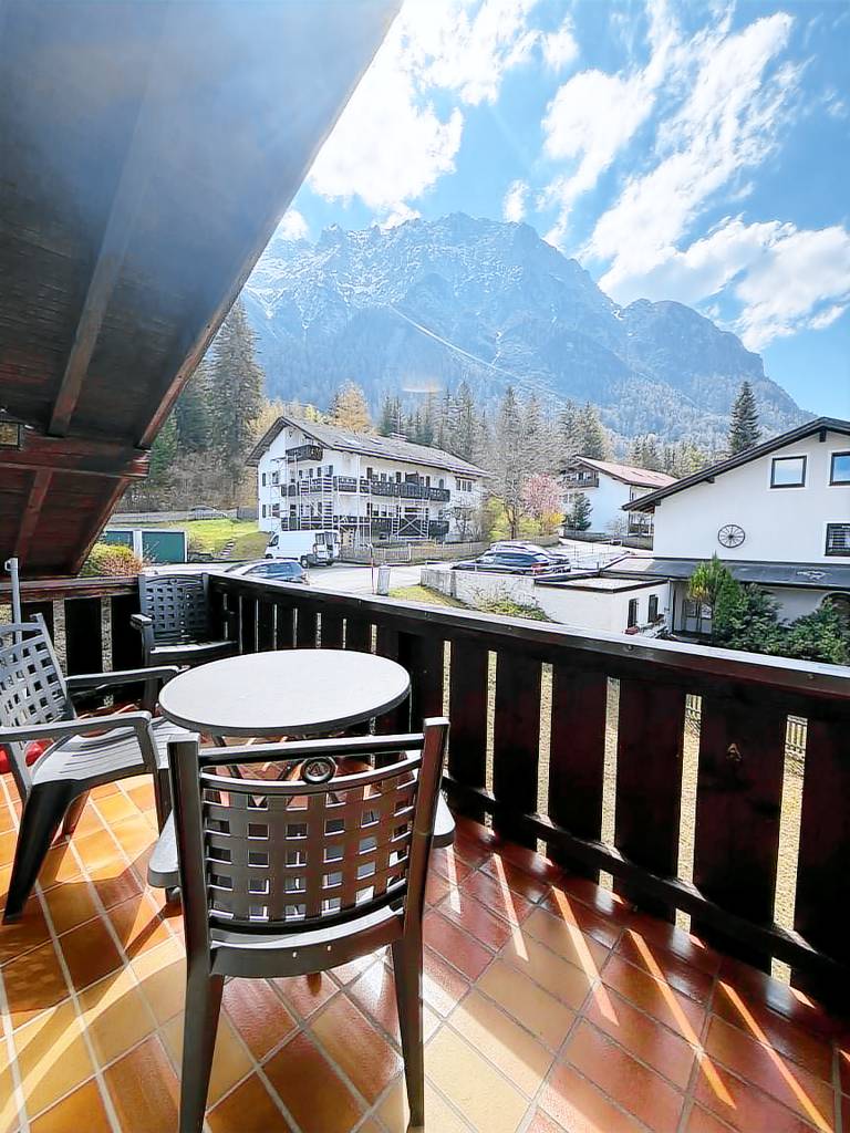 Ferienwohnung mit Hund in Mittenwald für max. 4 Personen Ferienwohnung mit Hund in Mittenwald für max. 4 Personen