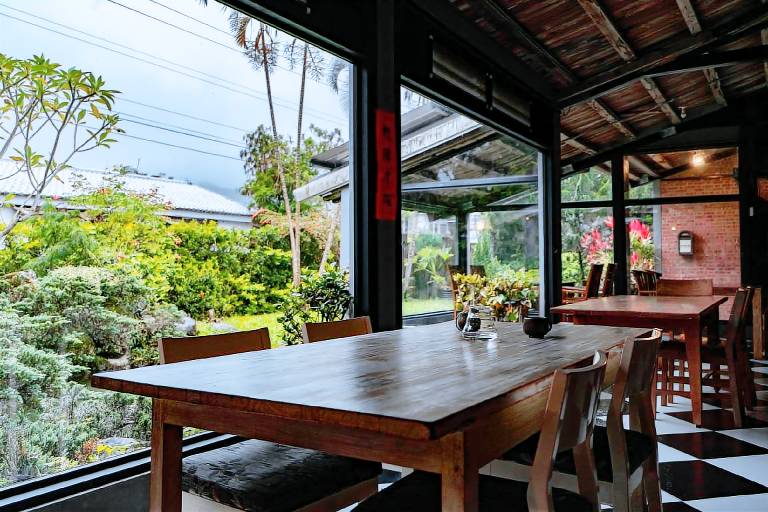 House with patio & yard | Pet-friendly — photo 5