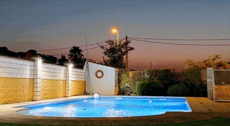 Vacation home with pool — photo 4