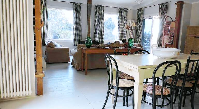 Apartment with pool — photo 4