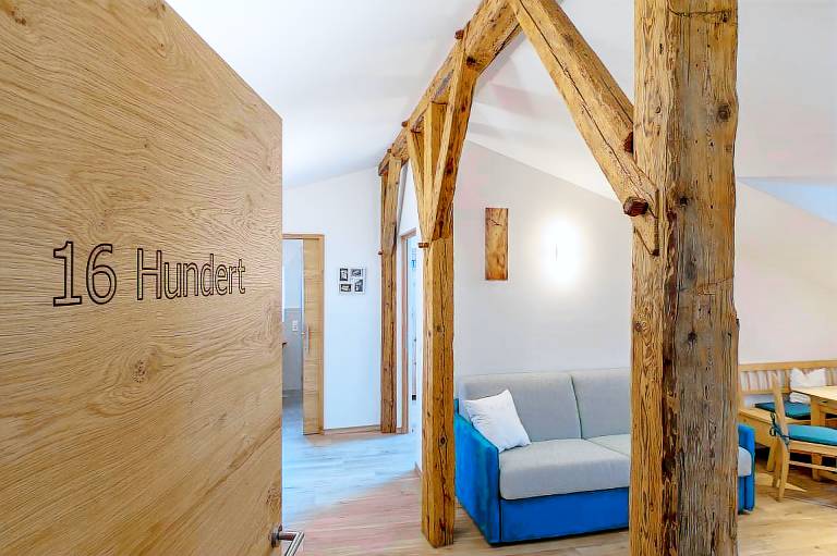 Historic yet Modern Apartment with Terrace, Views, Wi-Fi, Parking and Pets Allowed — photo 2