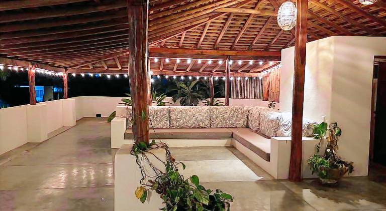 House with pool — photo 4