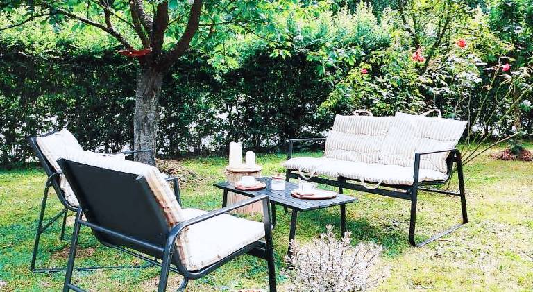 Vacation home with patio & yard — photo 5