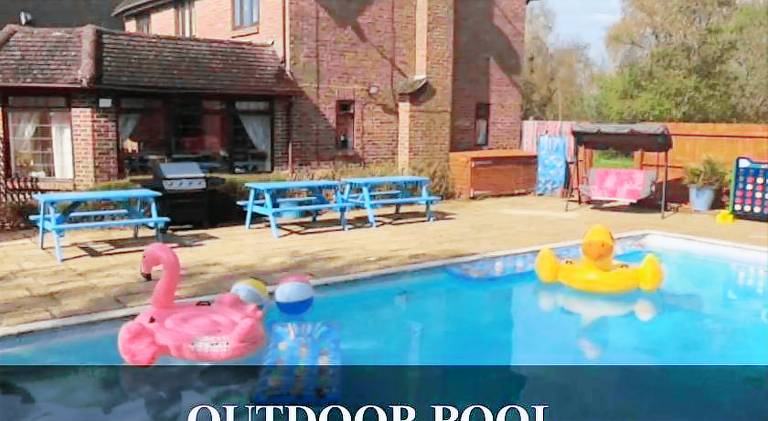 Villa with hot tub & pool — photo 4