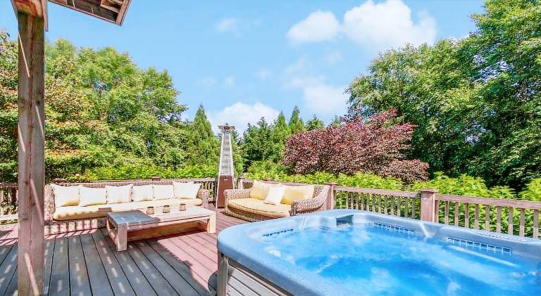 Villa with hot tub in Montauk, NY