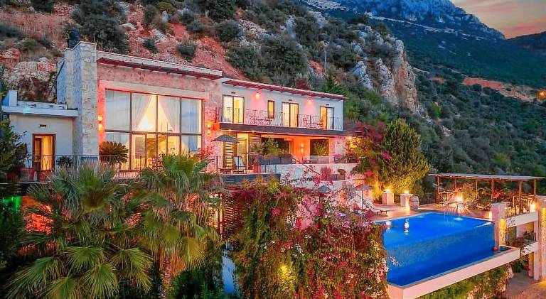 Fully equipped villa with hot tub, barbeque & private pool | Good for workation | Pet-friendly — photo 5