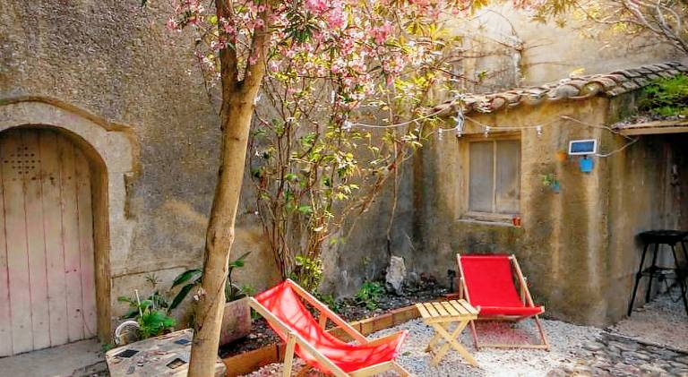 Nice holiday apartment with patio | Pets allowed in St.-Rémy-de-Provence