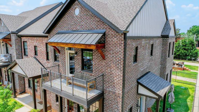 House with yard & BBQ | City view — photo 5