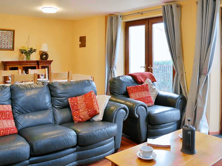 Family-friendly cottage with garden | River view | Pets are welcome — photo 4