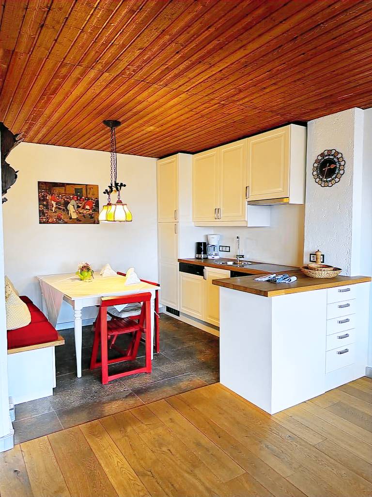 Family-friendly wonderful holiday apartment with patio, pool & garden | Perfect for remote work | Pets are welcome — photo 5