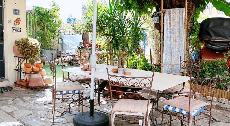 Apartment with private pool, yard & barbeque — photo 5