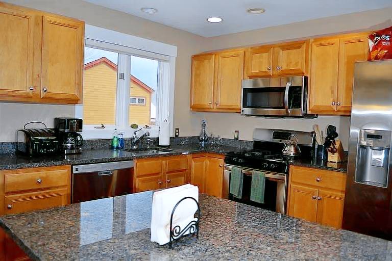 Family-friendly condo with heated pool, hot tub & sauna | Mountain view | Pets allowed — photo 2