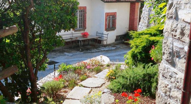 House with 3 rooms for 7 persons in Mulazzo
