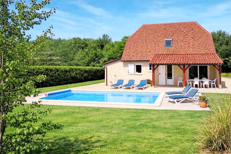 Vacation home with private pool, grill & garden | Garden view in Figeac