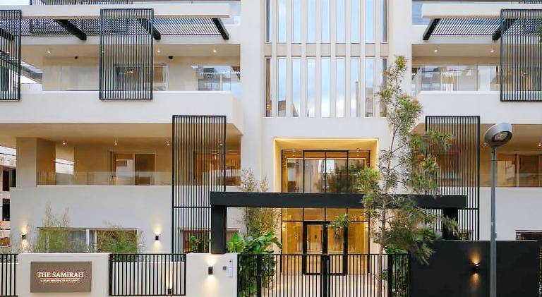 Serviced apartment with hot tub & terrace in Glyfada