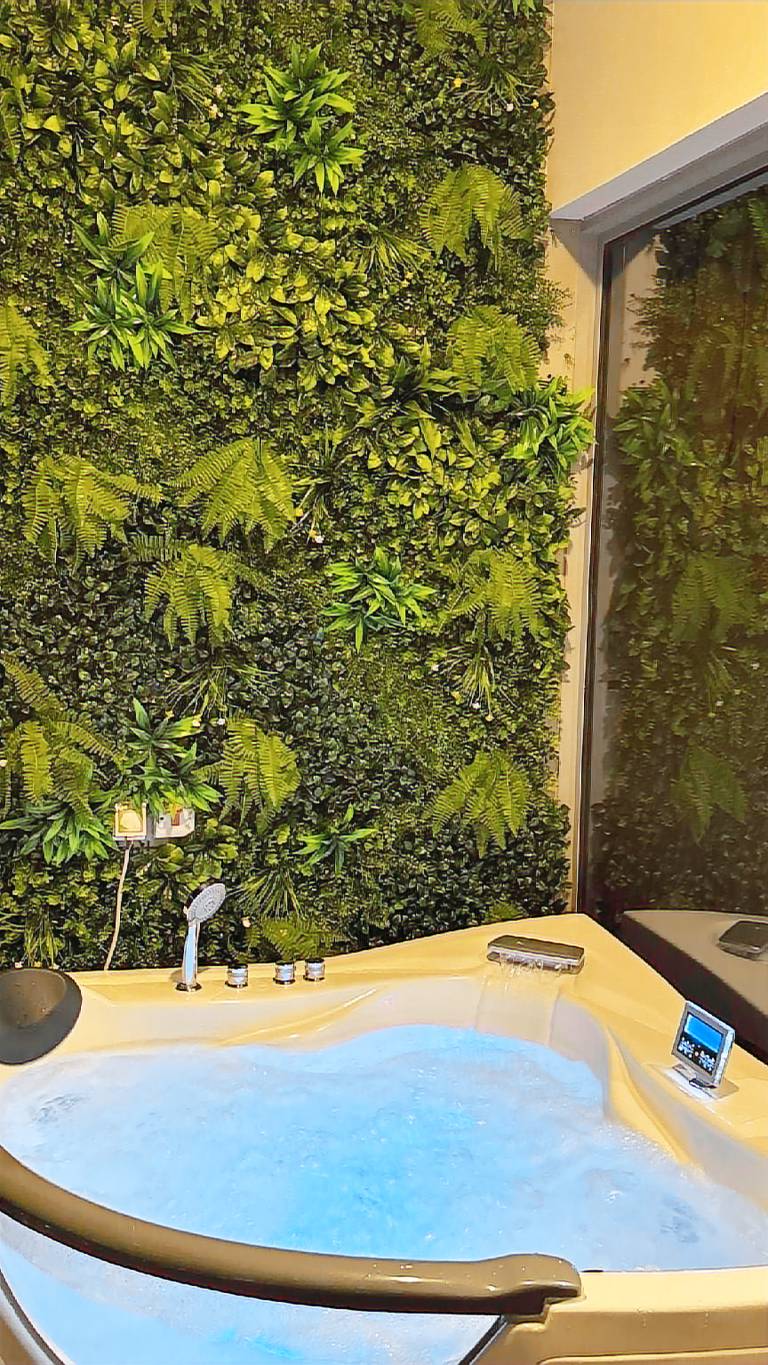 Vacation home with hot tub — photo 4