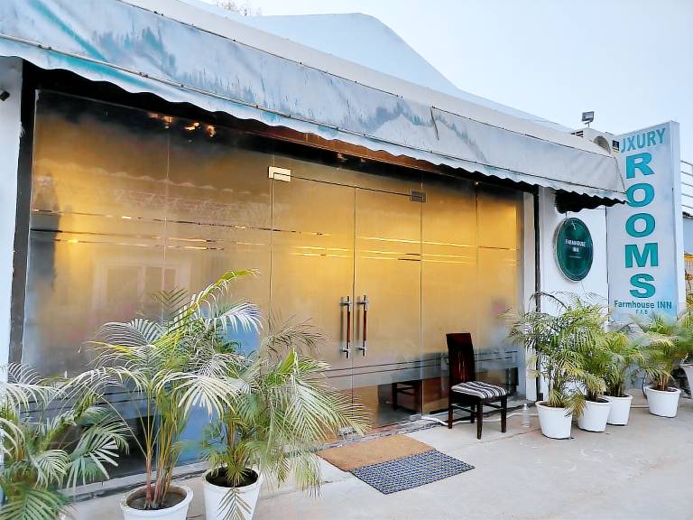 Farmhouse INN NH8 Hotel & Resort