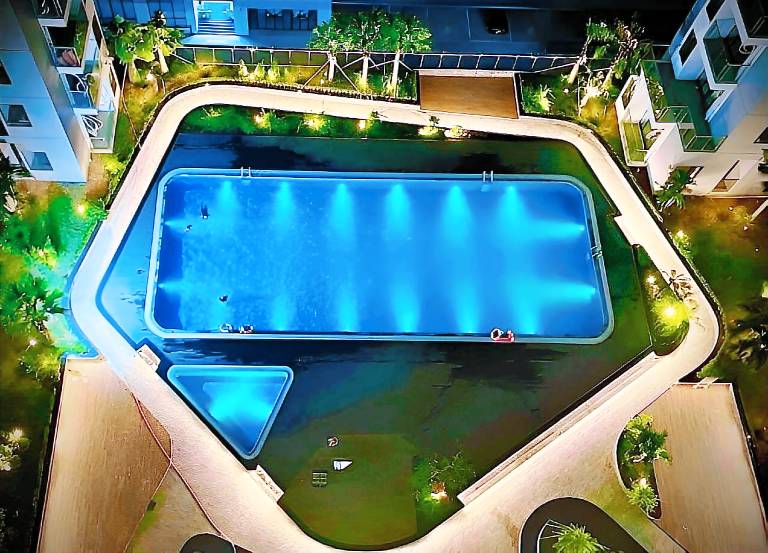 Wonderful apartment with yard, pool & jacuzzi | Water view | Perfect for remote work | Pets allowed — photo 4