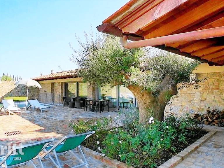 House with barbeque, terrace & private pool | Pets allowed — photo 5