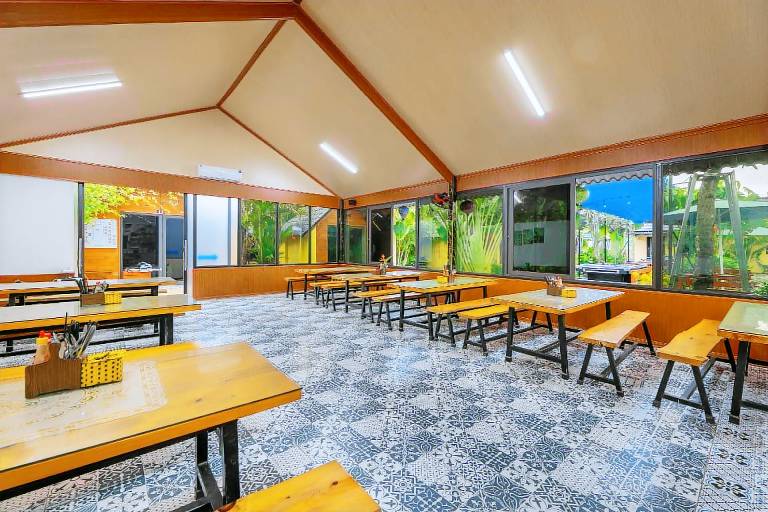 Bungalow with barbeque, pool & yard | Water view — photo 5