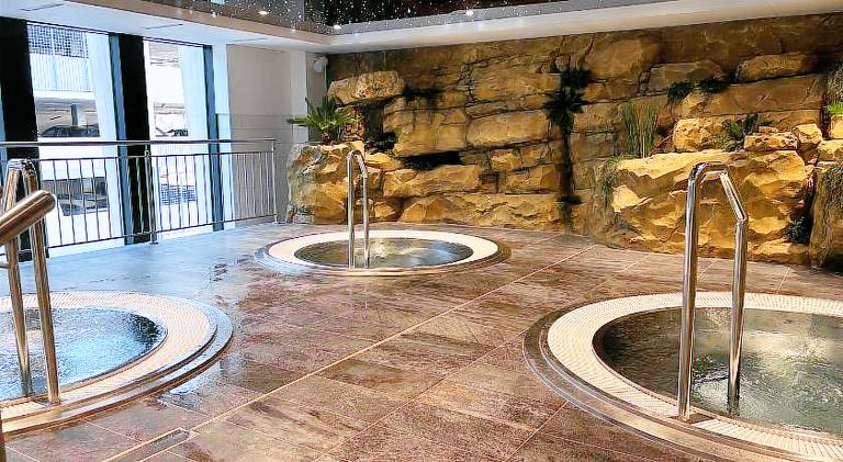 Holiday apartment with pool & hot tub | Pet-friendly — photo 5