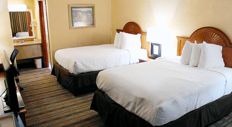 Rodeway Inn — photo 2