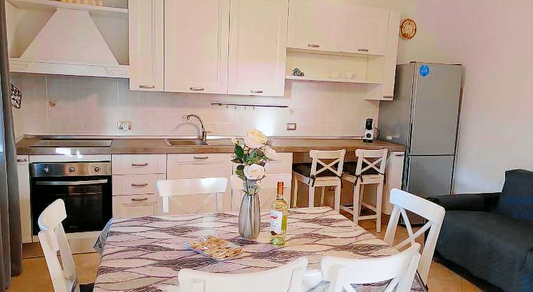 Rental apartment with patio & yard — photo 3