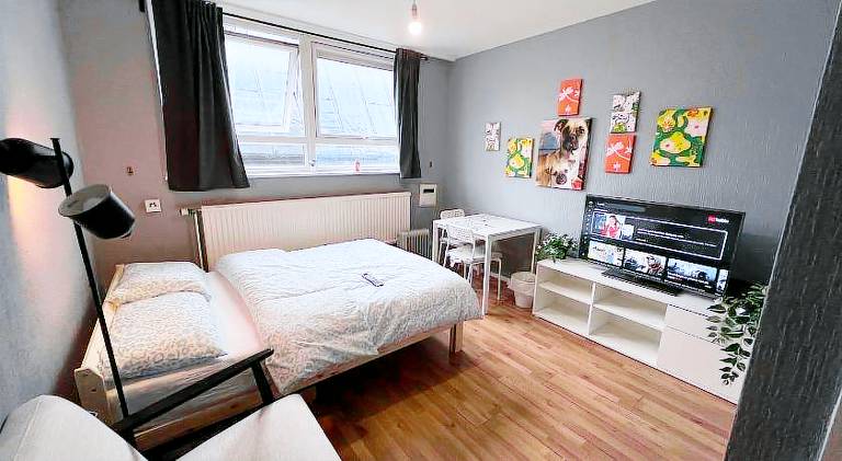 Holiday apartment with 1 room for 2 persons in Guildford