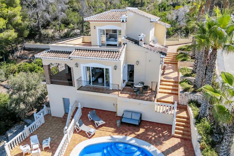 Beautiful villa with private pool, grill & patio | Pet-friendly — photo 5