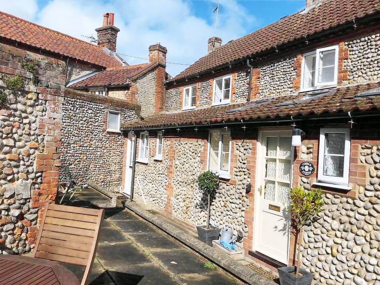 Cottage Holt
