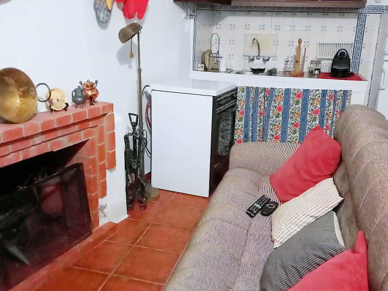 House with barbeque & yard | Pet-friendly — photo 4