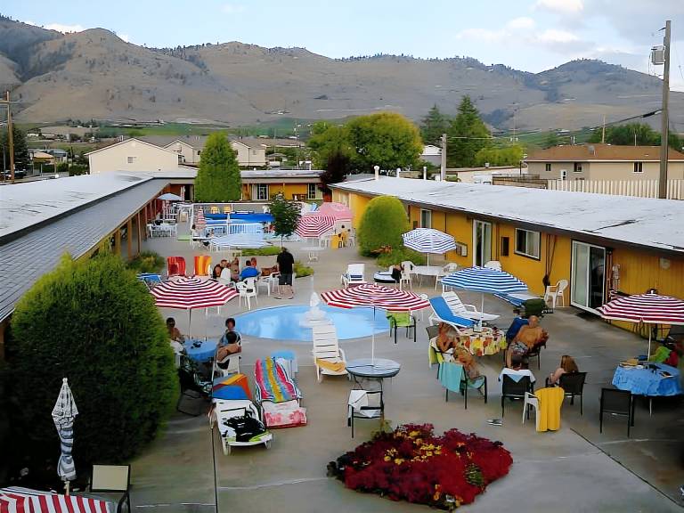 Sahara Courtyard Inn & Suites Osoyoos in Osoyoos, BC