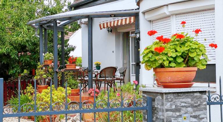 Wonderful rental apartment with terrace, yard & barbecue | Pets allowed — photo 3