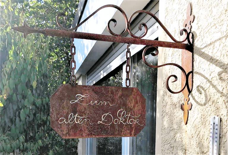 Holiday Home 'Ferienhaus Schillerstraße' with Private Terrace, Shared Garden and Wi-Fi — photo 4