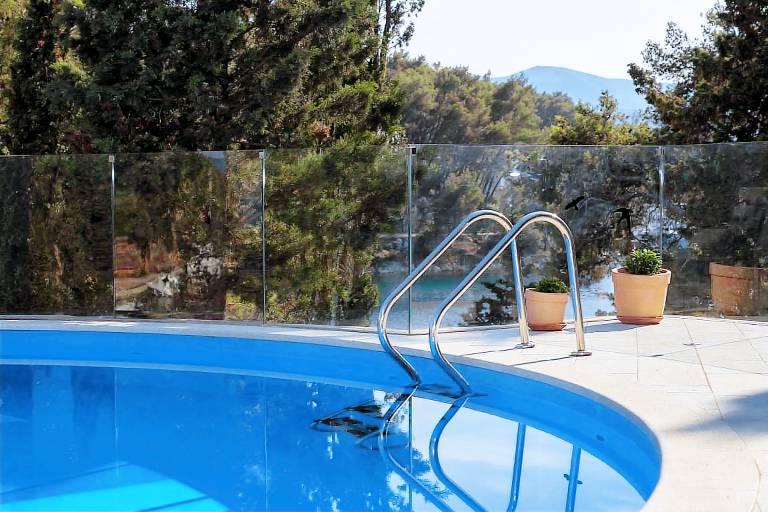 Villa with garden, heated pool & patio — photo 3