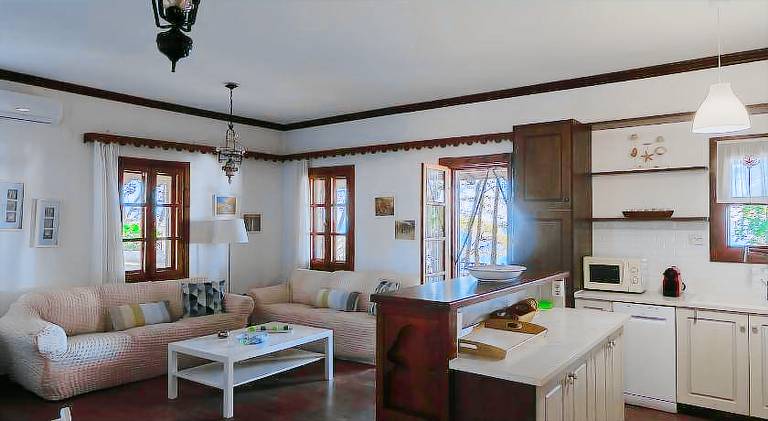 Vacation home with grill, yard & terrace — photo 2