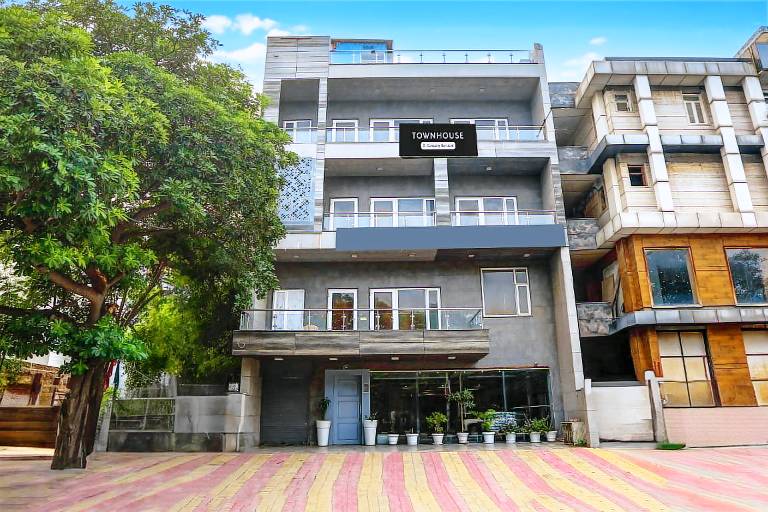 Super Townhouse Rohini Sector 23