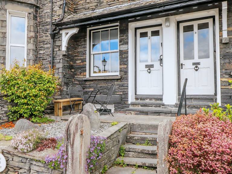 Fully equipped nice cottage with patio & yard | Pets are welcome — photo 2