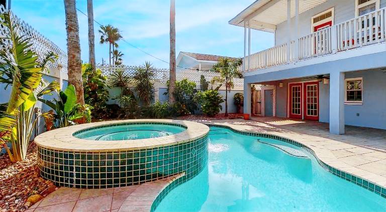 Wonderful house with hot tub & pool | Pets are welcome — photo 3
