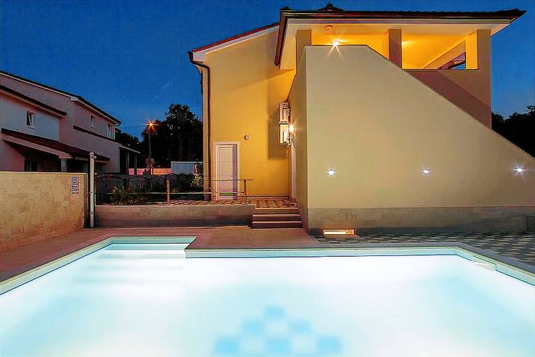 Villa with BBQ, pool & patio — photo 5