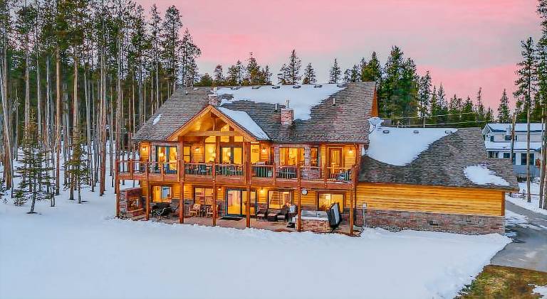 House with yard, hot tub & barbeque in Breckenridge, CO