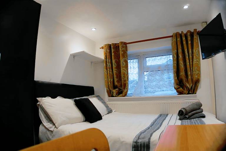 Cozy Coventry Studio with Extra Bed