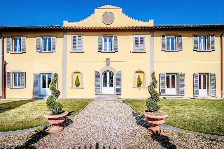 Luxury Villa Tolomei Gucci