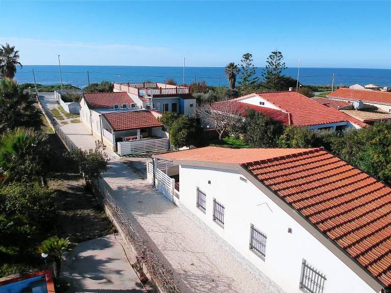 Edoné, Wohnung mit Blick auf einen Sandstrand in Ragusa