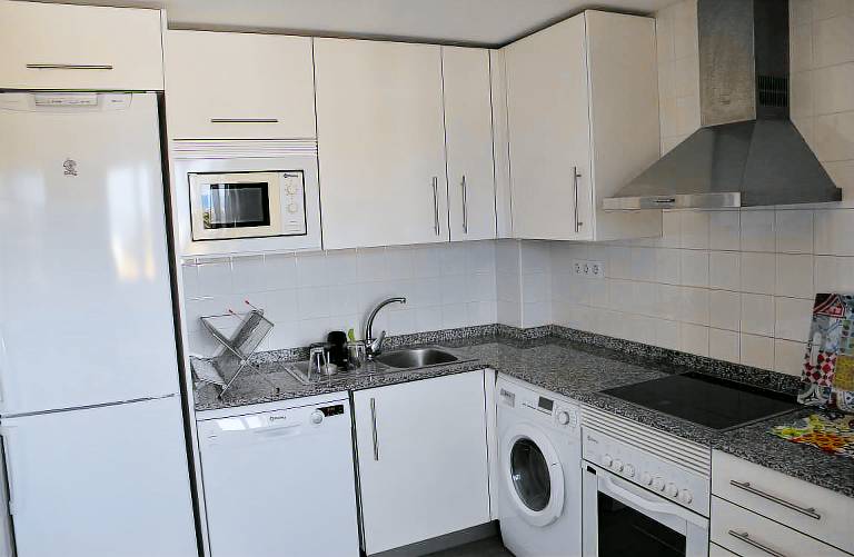 Children-friendly big holiday apartment with garden, patio & jacuzzi | Beach view | Close to the beach | Perfect for remote work | Pets are welcome — photo 2