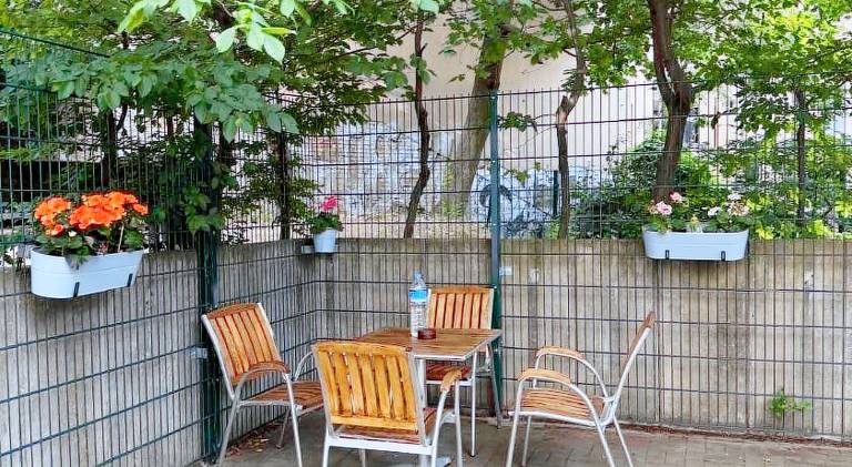 Holiday apartment with BBQ & patio — photo 2