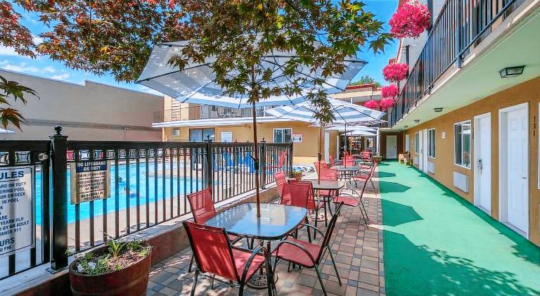 Sahara Courtyard Inn Penticton — photo 4